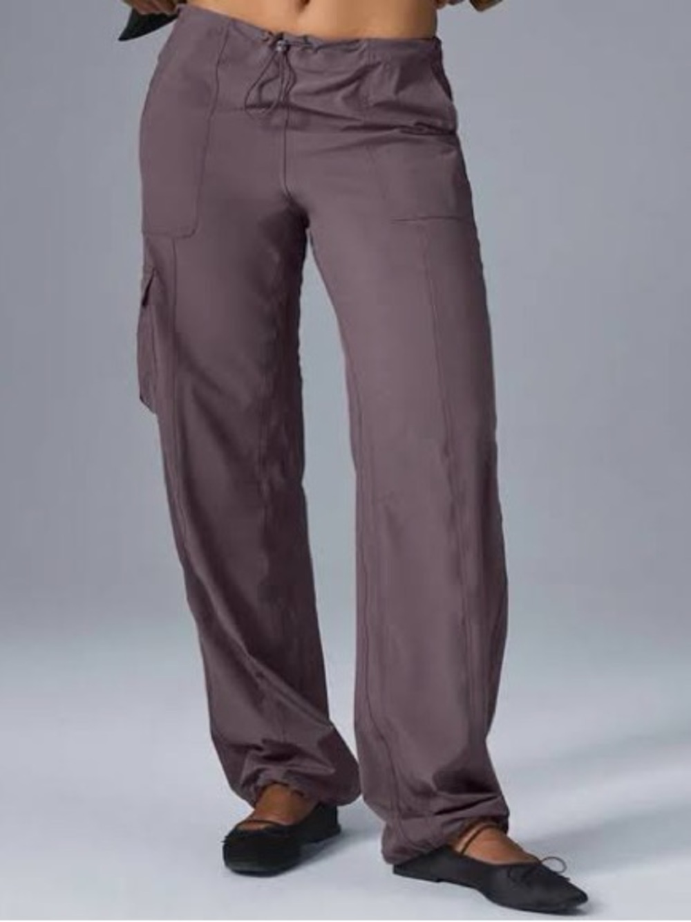 NWOT - Alo Yoga - Low rise Megastar Cargo Trouser in XS / Raisinette